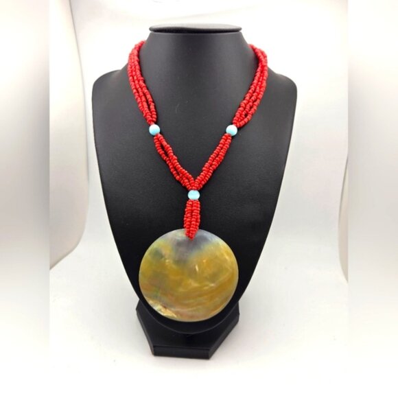 Elegant red coral bead necklace with shell pendant and mul - Picture 4 of 9